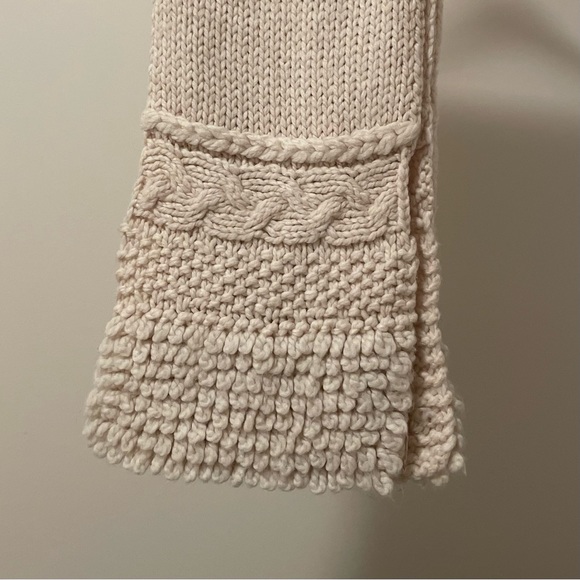 Ann Taylor 🧶 knit scarf 🧣 - Picture 3 of 6